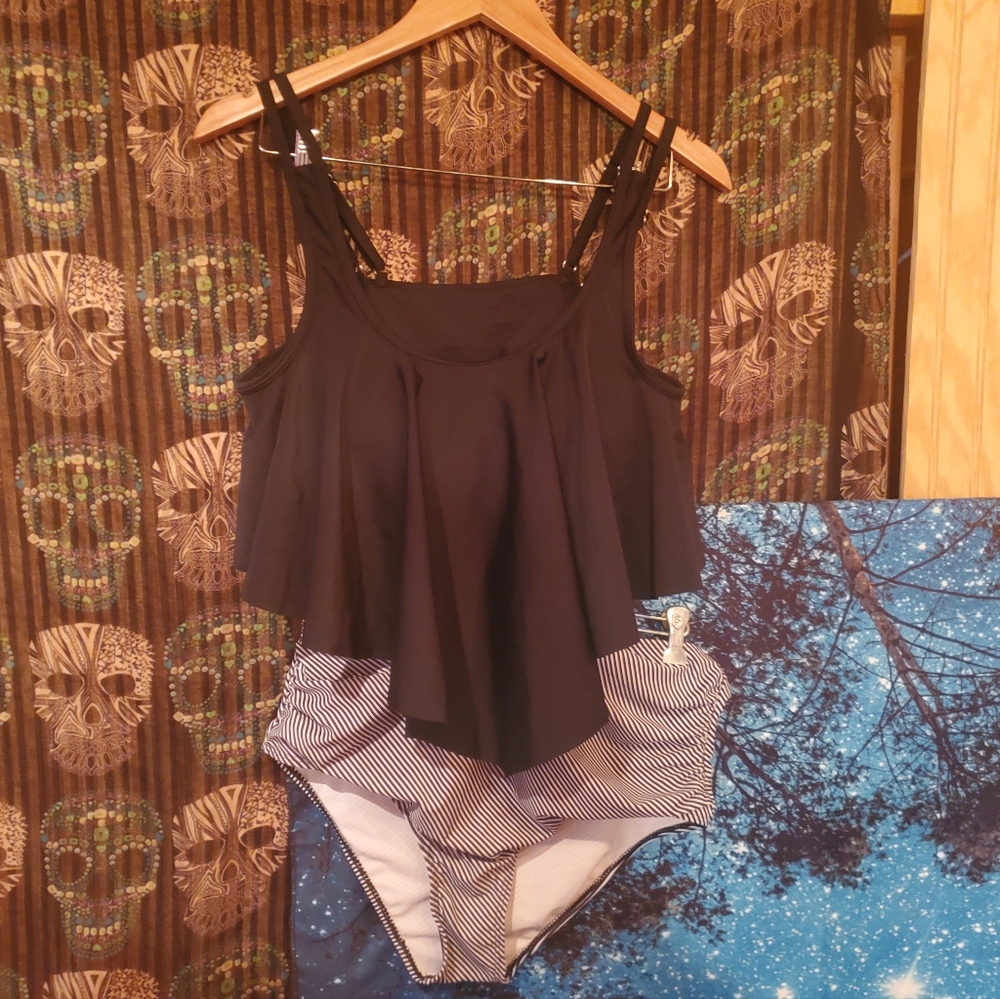 Elegant Black and White High Waist Bikini/ Swimsuit - Picture 10 of 14